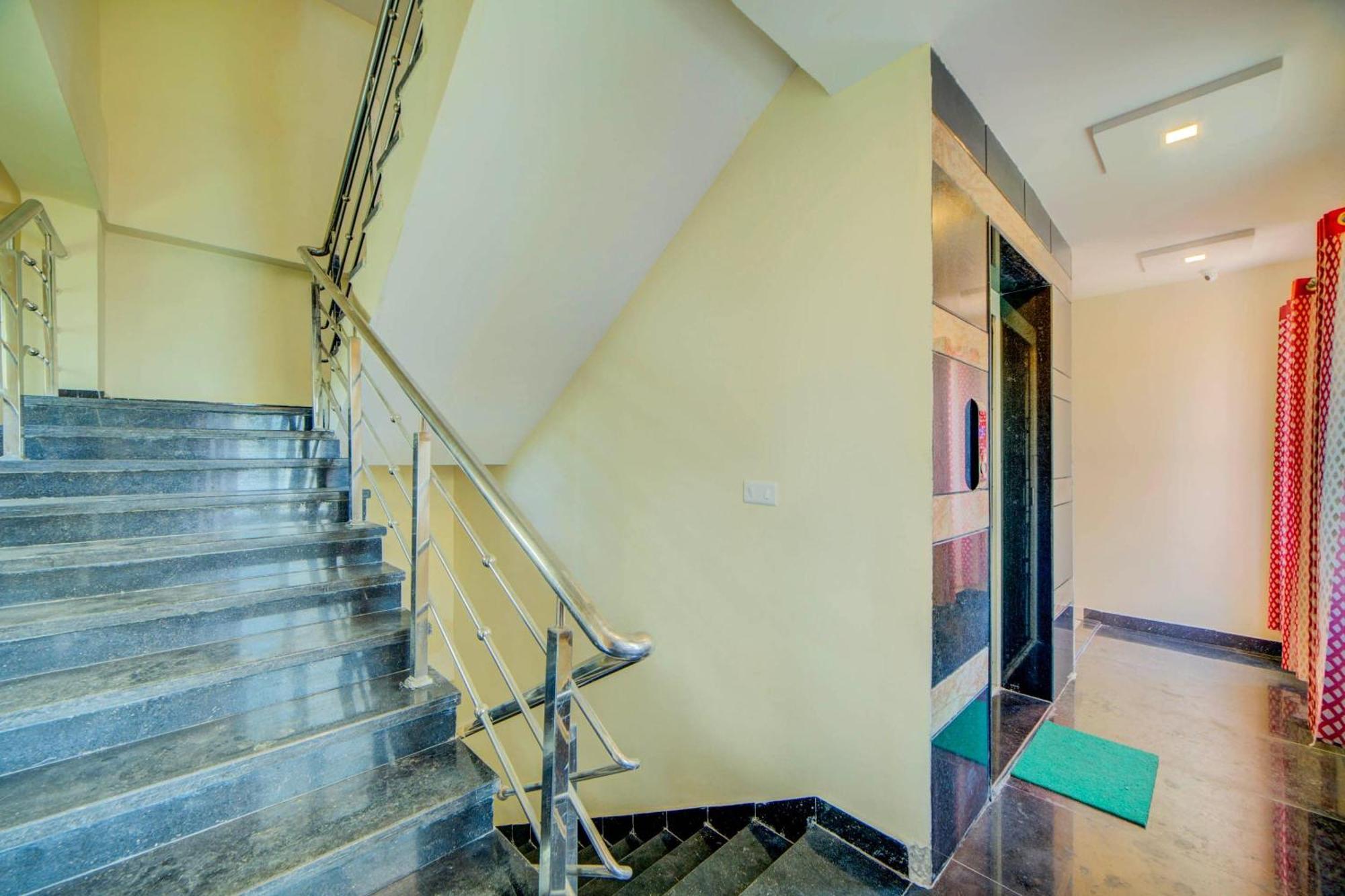 Super Hotel O White Ridge Sururnagar Luaran gambar